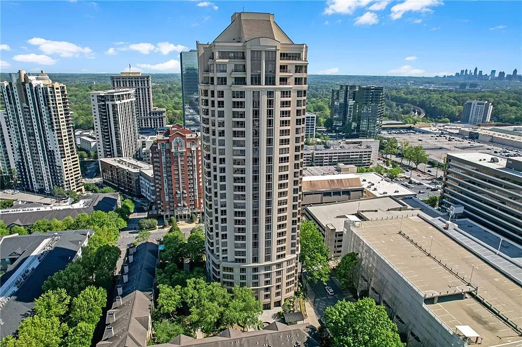 1 bed, 1.0 bath, 1012 sqft, $2,000 — Photo 1