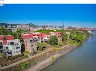 720 NW Naito Pkwy APT D15, Portland, OR 97209