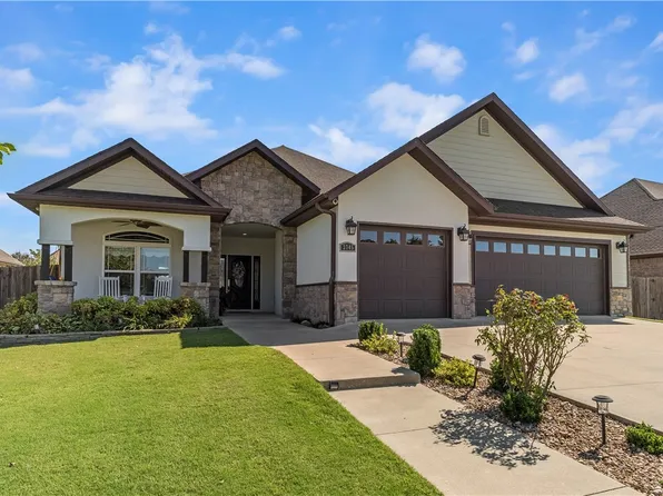 3745 E Spyglass Hill Dr, Fayetteville, AR 72701