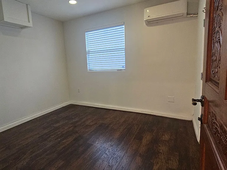 4940 Dobkin Ave — Photo 26