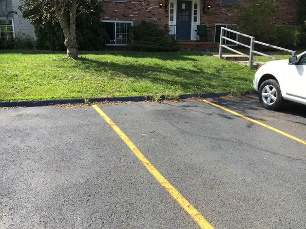 235 Lake Ave NE, Hartville, OH
