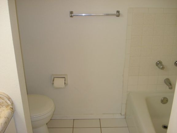5th image of 1538 E 50th St