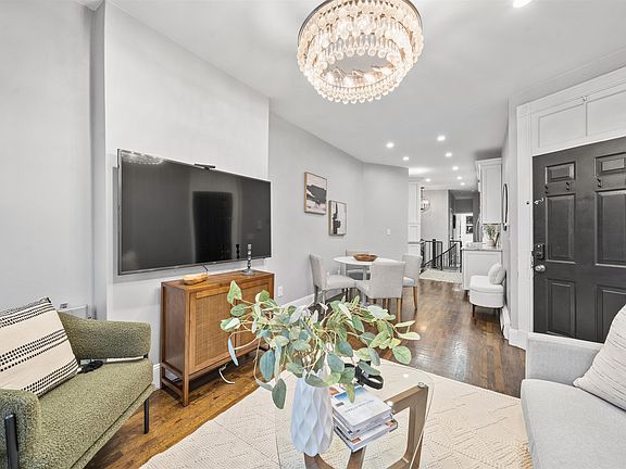 4th image of 297 Pavonia Ave #3B