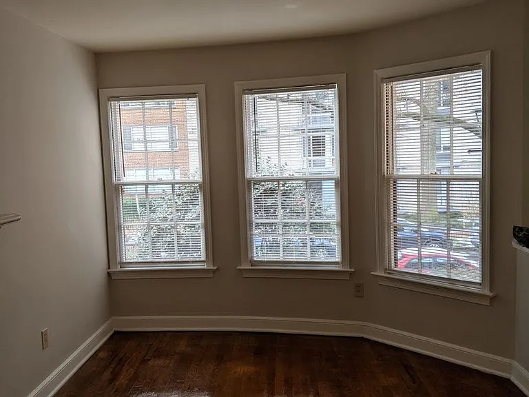945 25th St NW — Photo 3