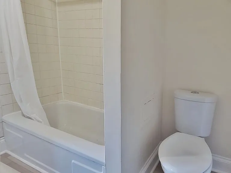 501 Gilmour St #4 — Photo 11
