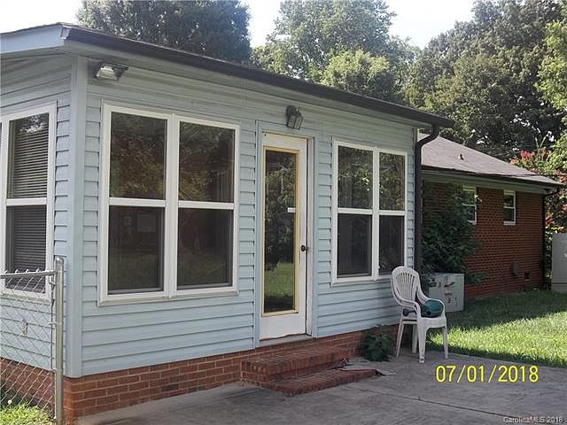 2nd image of 2501 Park Ln
