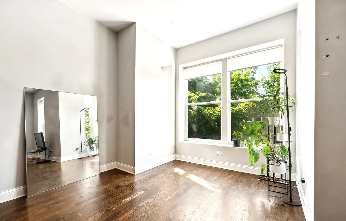 Building Photo - 2204 W Warren Blvd #2