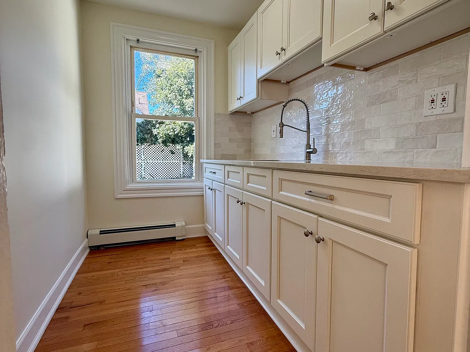 2 bed, 1000 sqft, $1,995 — Photo 3