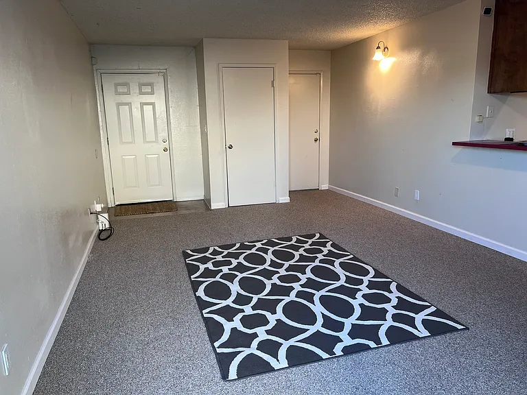 2134 Union Ave — Photo 5