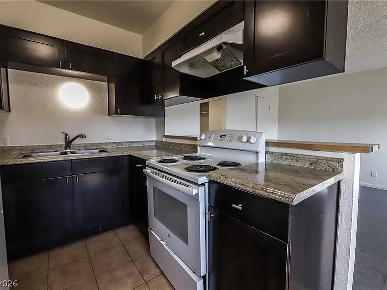 1404 E Mesquite Ave #8 — Photo 4