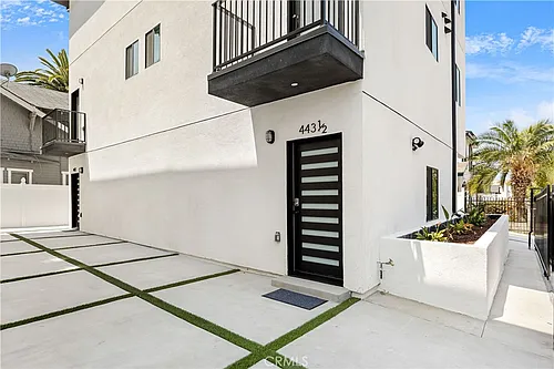 443 N Harvard Blvd #1/2 Photo 1