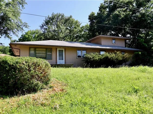 22211 E Blue Mills Rd, Independence, MO 64058