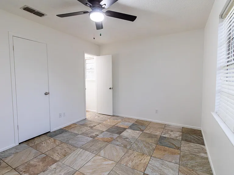 1020 Foley Ave — Photo 25