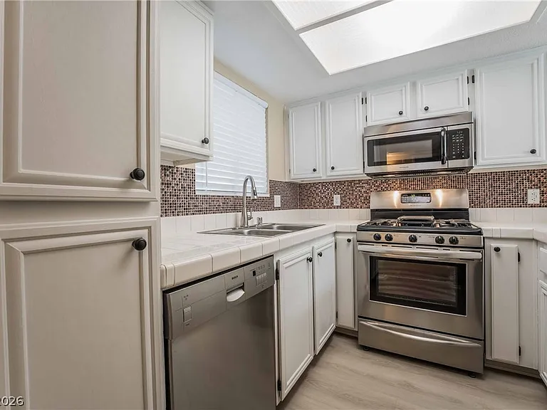 1908 Villa Palms Ct #202 — Photo 8