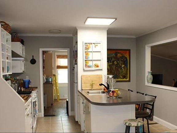 3rd image of 204 Louise Ave #D1