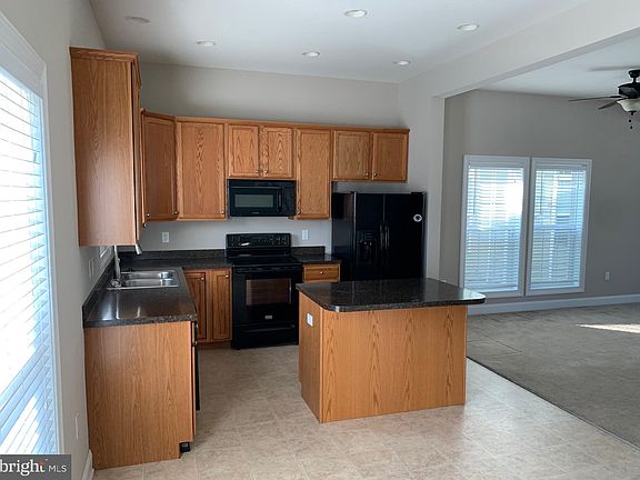 4th image of 307 Village Center Blvd
