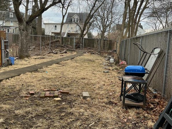 725 Preston Ave, Bryn Mawr, PA 19010
