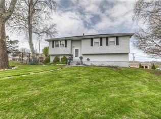 216 Pawnee Ln, Leavenworth, KS 66048