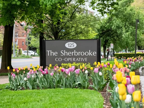 125 Prospect Ave APT 16D, Hackensack, NJ 07601