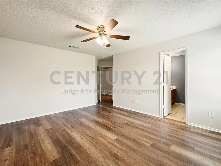 1529 Bluewater Dr — Photo 13