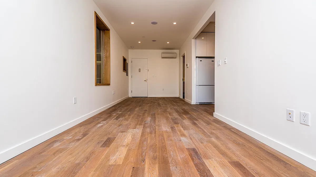 Building Photo - 555 Graham Ave #2D