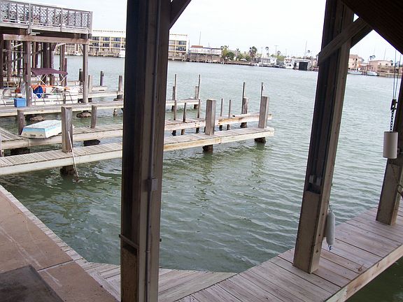 4th image of 725 N Yturria St