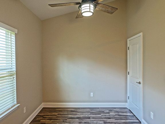 3rd image of 108 Bunker Hill Ln