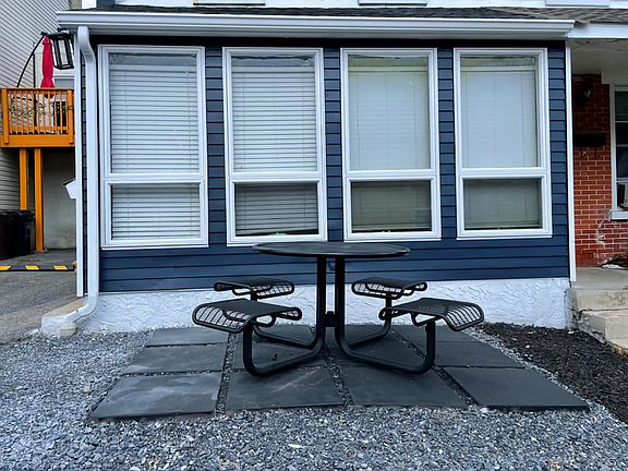 5th image of 2717 W 3rd St APT B