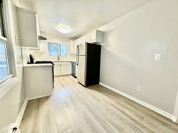 5th image of 39 Valerie Dr Floor 2