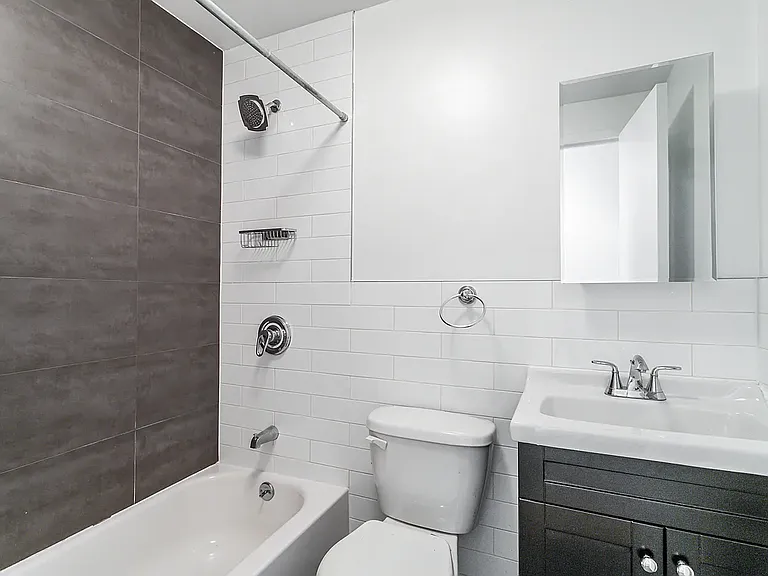 457 W 17th St #1 — Photo 4