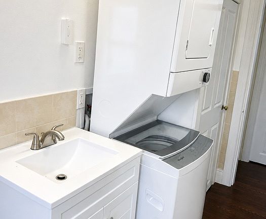 5th image of 119 W Maple Ave #3