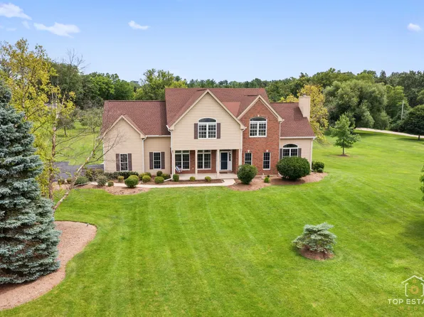 175 Clover Hill Ln, North Barrington, IL 60010