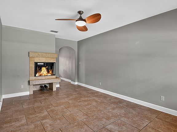 5th image of 904 Solaris Pl