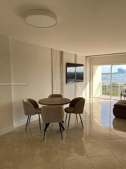 Coastal Towers Condo — Photo 4