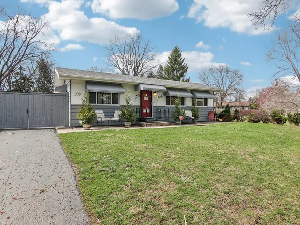 238 W Frontage Rd, Northfield, IL 60093