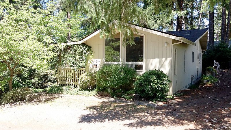 1st image of 21 E Crest Dr