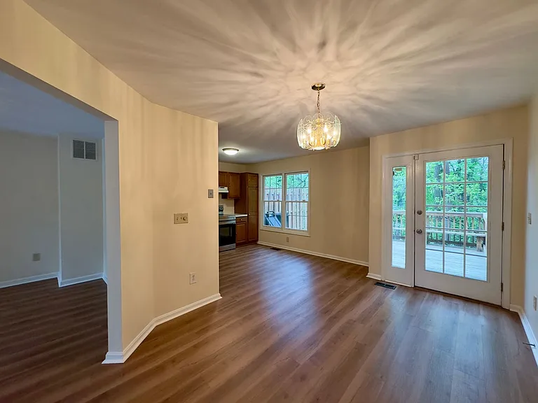53 Cedarwood Cir — Photo 37