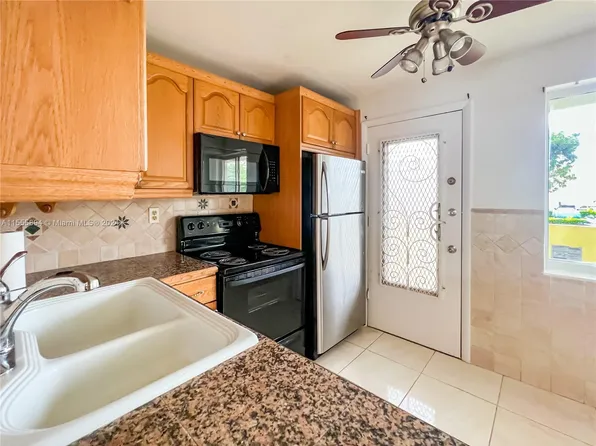 1201 NE 191st St #G215, Miami, FL 33179