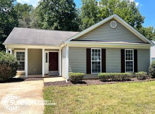 8015 Count Fleet Ln, Charlotte, NC 28215