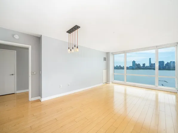 2 2nd St APT 804, Jersey City, NJ 07302