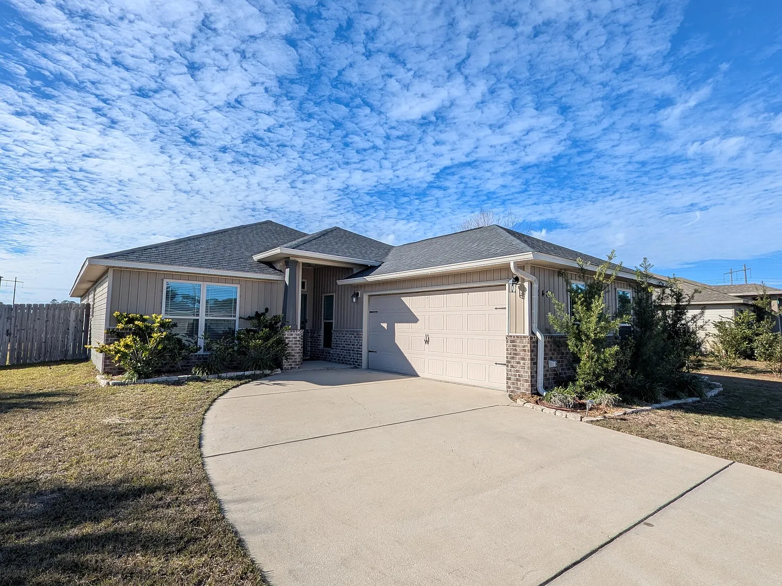 4 bed, 2.0 bath, 1735 sqft, $2,320 — Photo 1