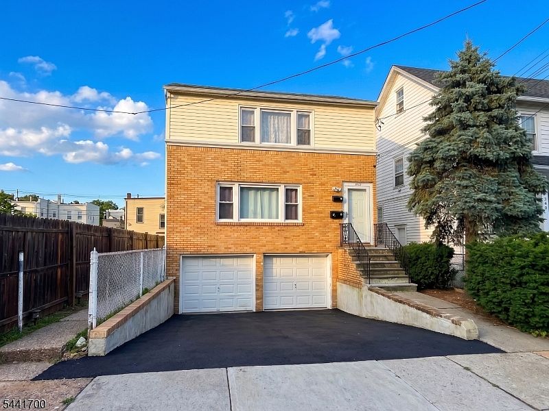 1st image of 236 Alexander St