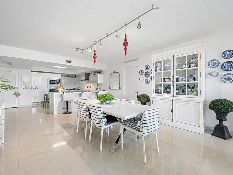 150 Sunny Isles Blvd #Townhouse 301 — Photo 4