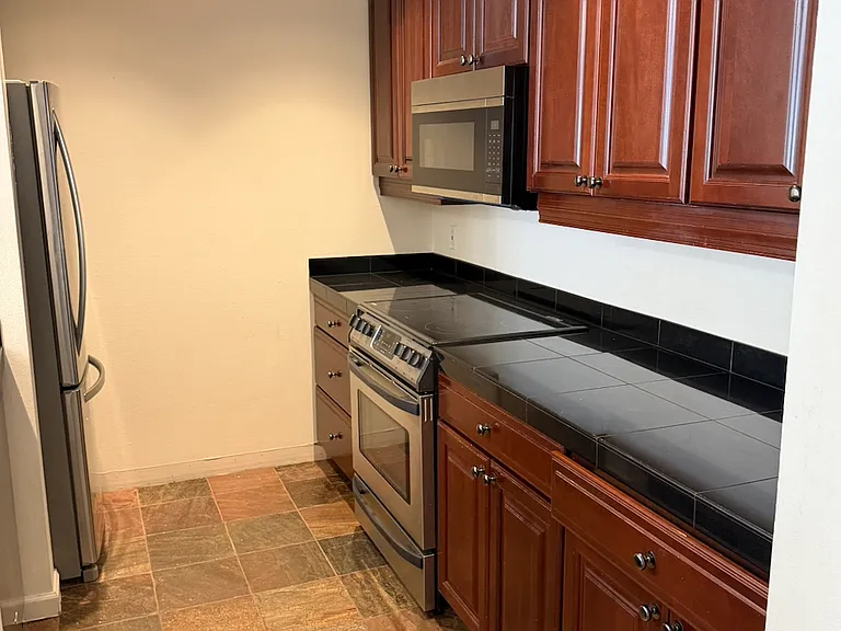 1710 SW Harbor Way #301 — Photo 9