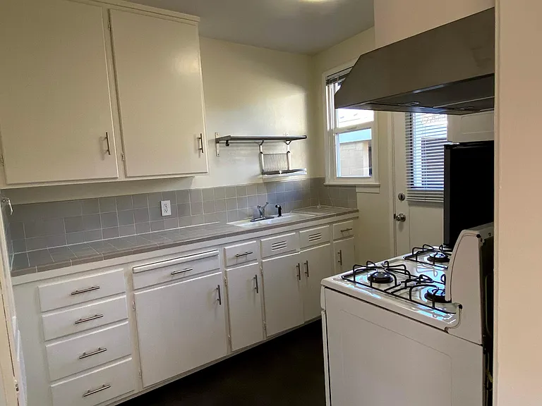 563 Miramonte Ave #NA — Photo 7