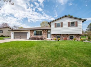 3120 Molly Brown Ln, Green Bay, WI 54313