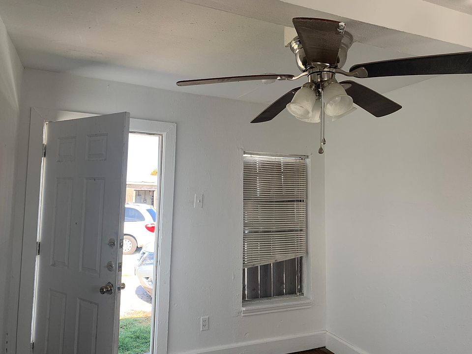 2nd image of 1926 Waldron Rd APT 8