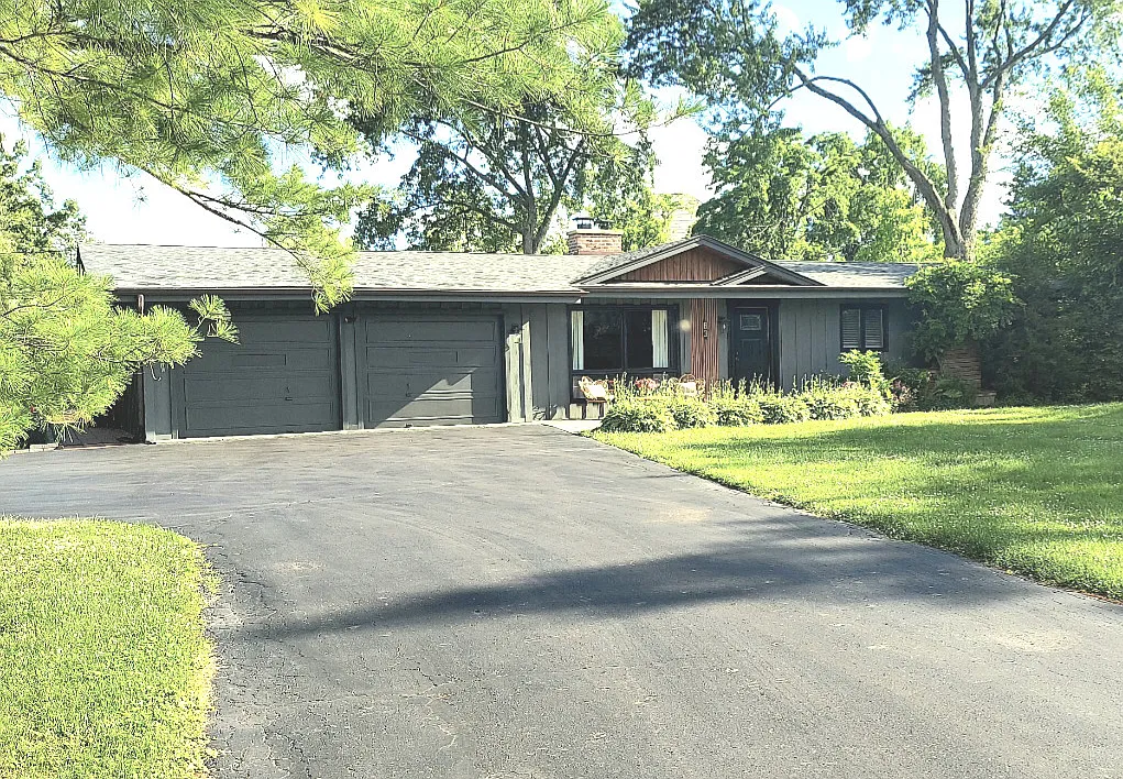 3 bed, 2376 sqft, $3,900 — Photo 3