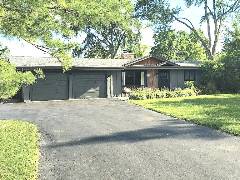 83 Wildwood Dr — Photo 3