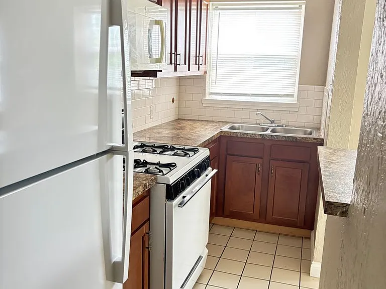 Hoagland Apartments — Photo 3